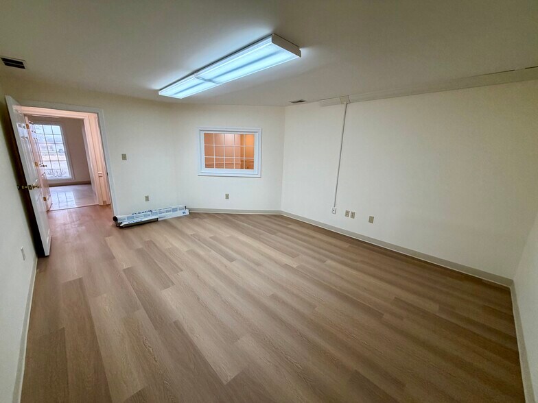 More Photos Of 102 Manor Ave, Bardstown Office For Sale