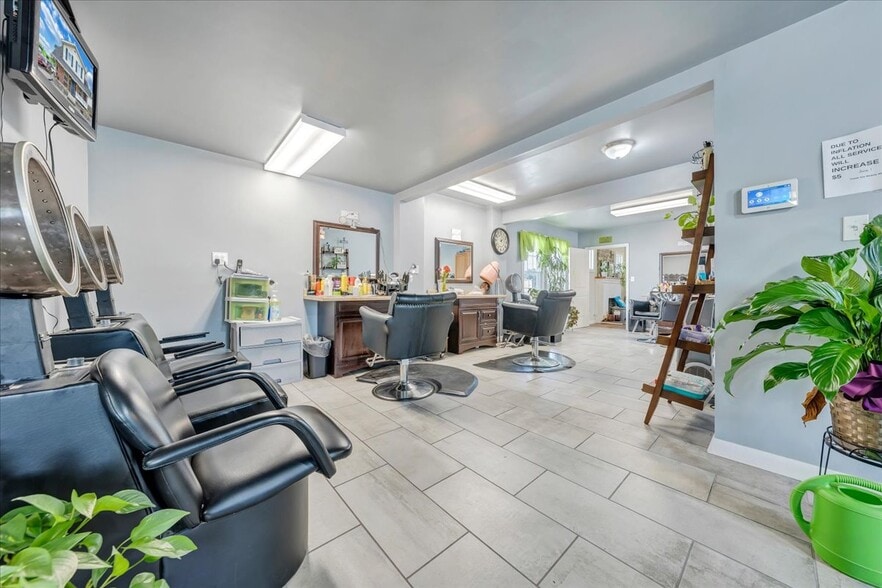 More Photos Of 3118 Williamson Rd NW, Roanoke Freestanding For Sale