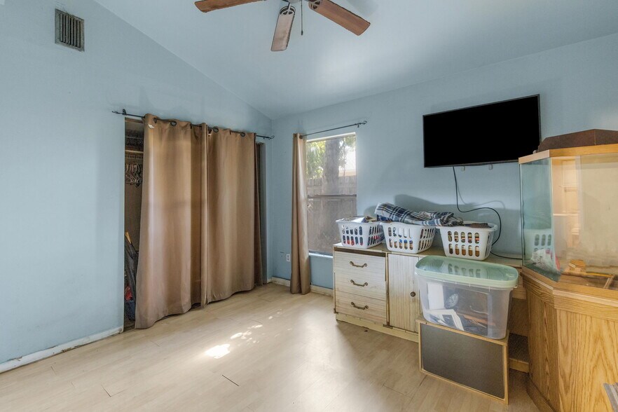 More Photos Of 4122 Bradenton rd, Sarasota Multifamily For Sale