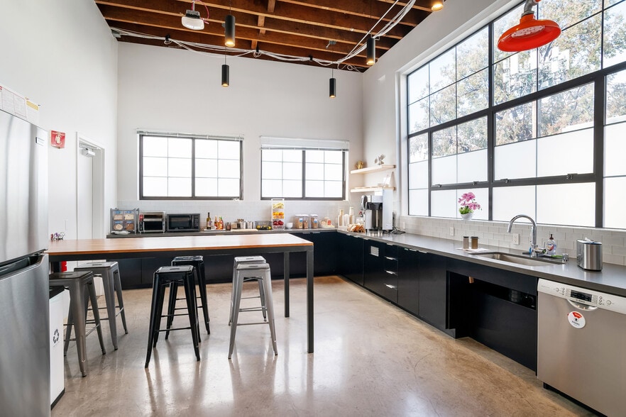 More Photos Of 2300 26th St, San Francisco Warehouse For Lease