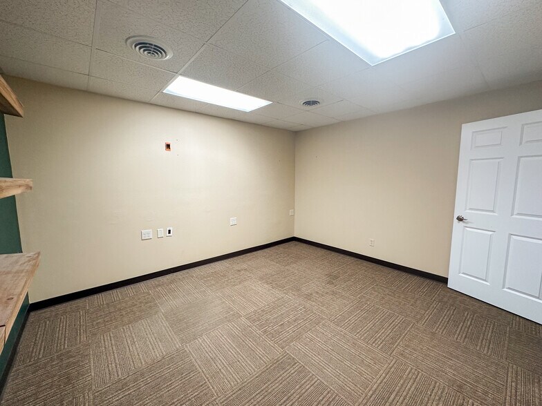 More Photos Of 111 S Walnut St, La Crescent General Retail For Lease