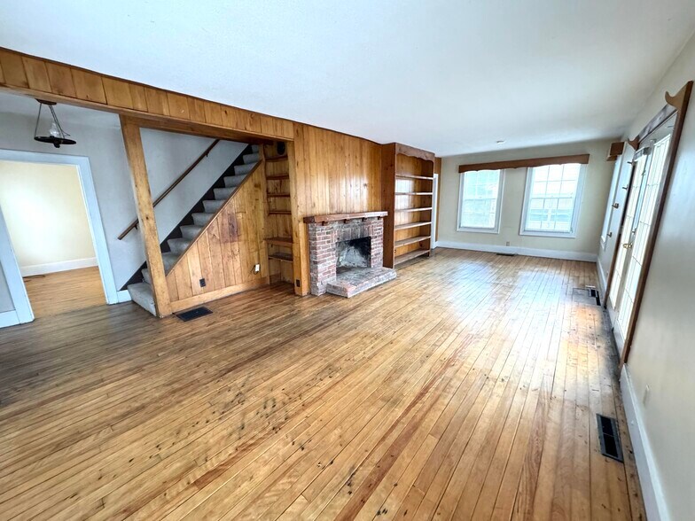 More Photos Of 2072 Main st, Londonderry Apartments For Sale