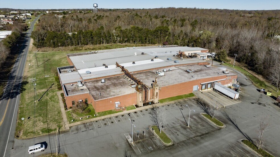 More Photos Of 1311 Industry Dr, Burlington Manufacturing For Lease