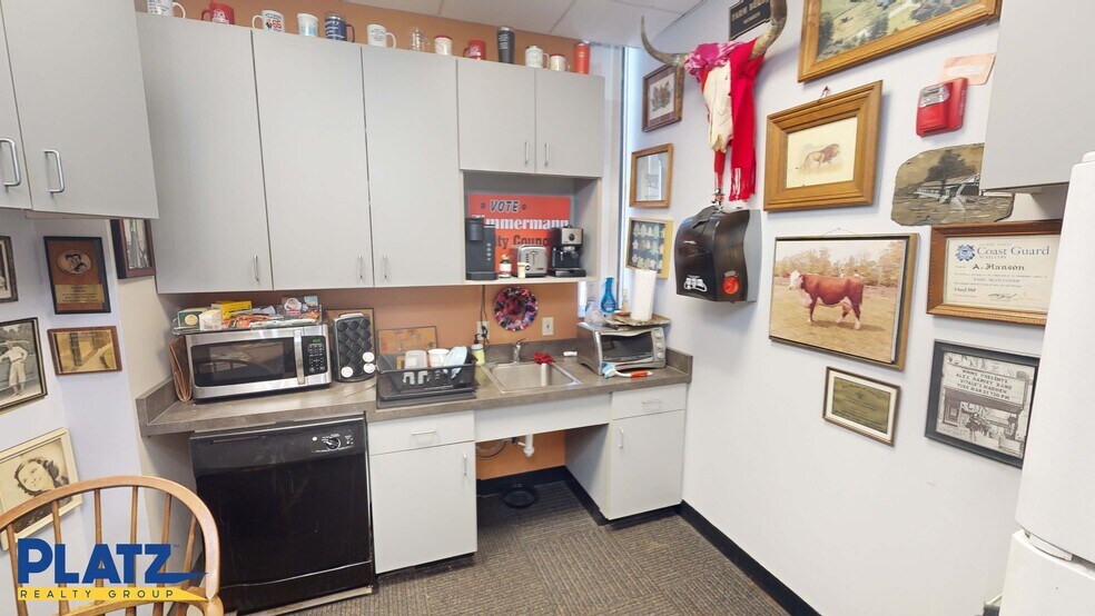 More Photos Of 20 S Canal St, Newton Falls Bank For Lease