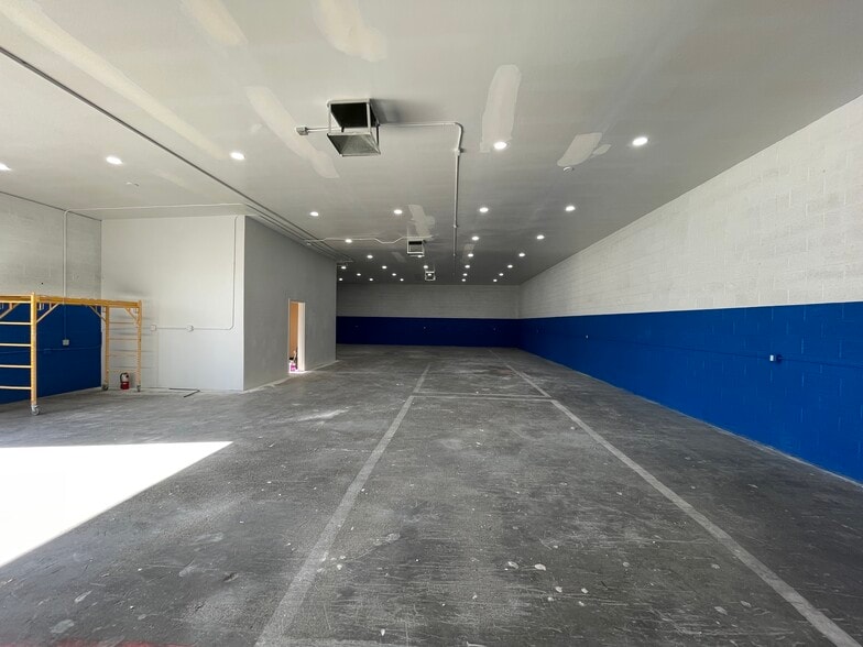 More Photos Of 3894 Spring Mountain Rd, Las Vegas Light Distribution For Sale