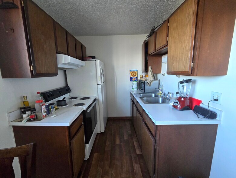 More Photos Of 1995-1997 Akron St, Aurora Apartments For Sale