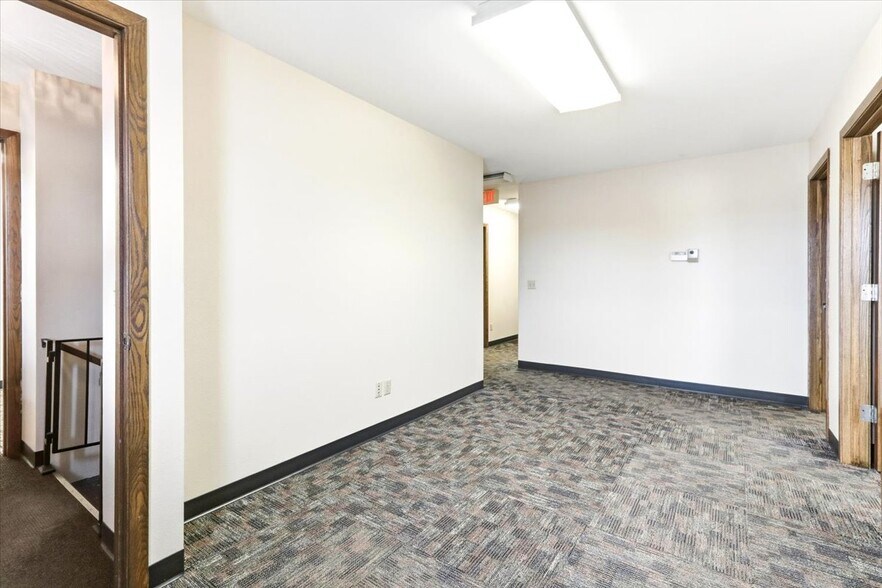 More Photos Of 1910 7th St S, Wisconsin Rapids Office For Sale