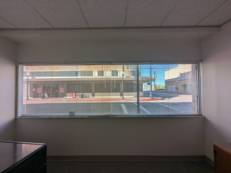 More Photos Of 715 Orleans St, Beaumont Office For Sale