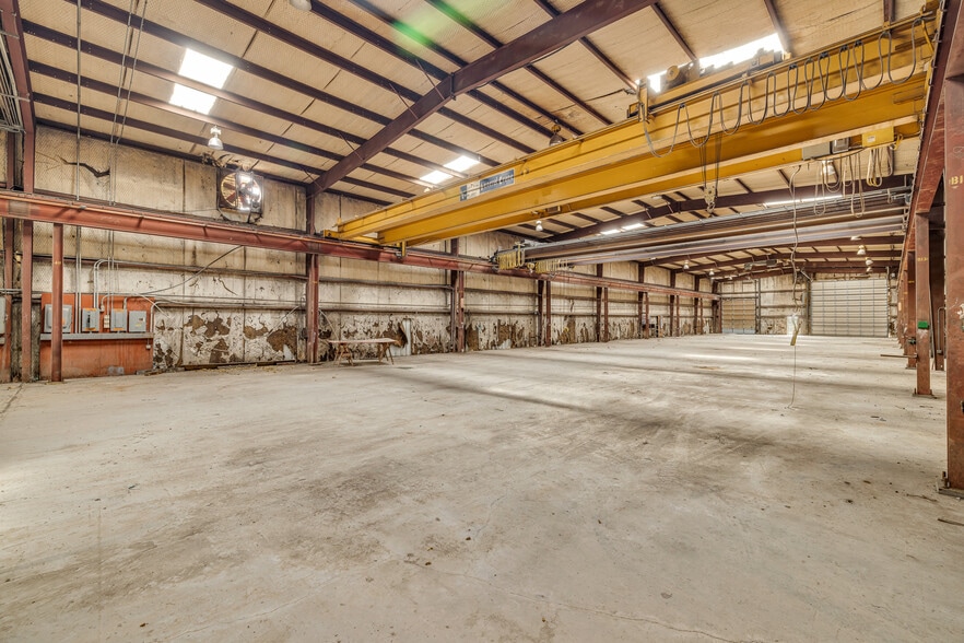 More Photos Of 2101 S East Ave, Cushing Warehouse For Lease