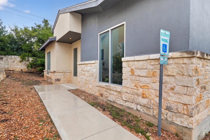 More Photos Of 14603 Huebner Rd, San Antonio Office For Lease
