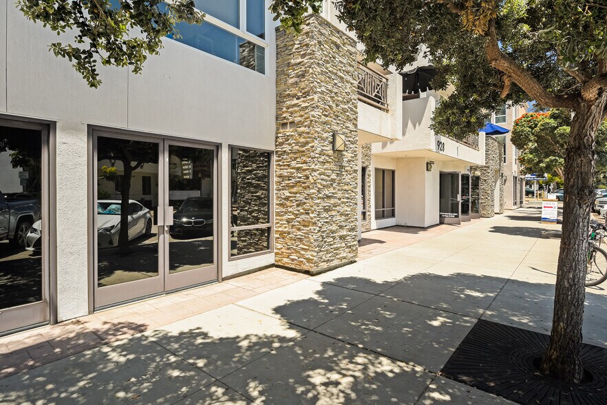 More Photos Of 928-950 Hornblend St, San Diego Office For Sale