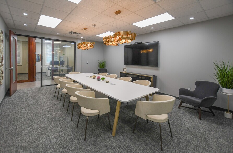More Photos Of 501 Madison St S, Huntsville Office For Lease