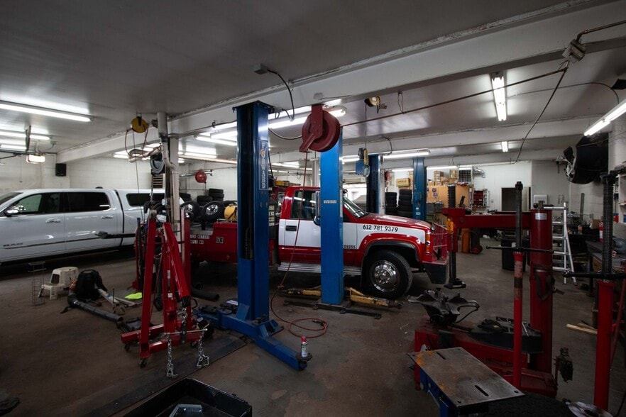 More Photos Of 2626 Central Ave NE, Minneapolis Auto Dealership For Sale