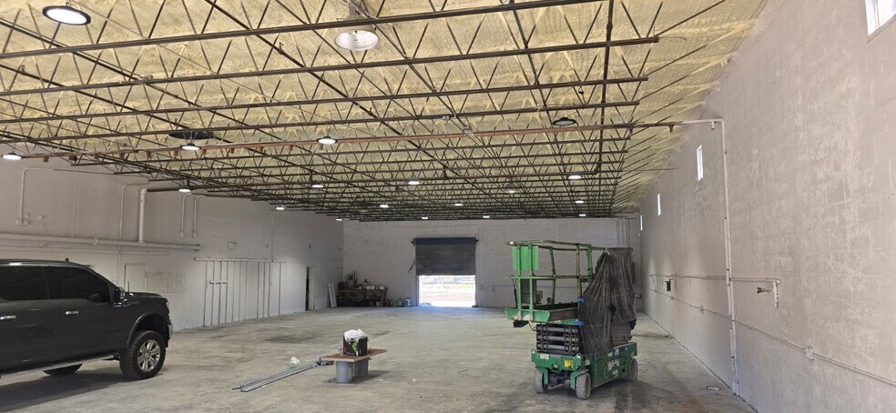More Photos Of 5401 Sligh Ave, Tampa Auto Repair For Lease