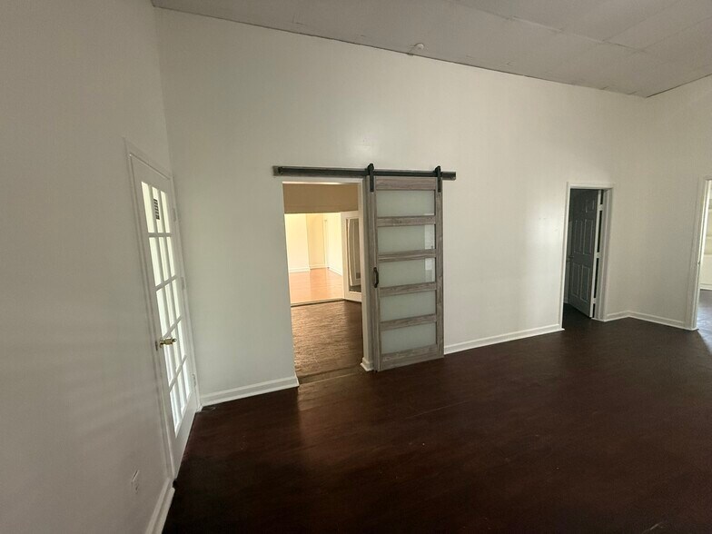 More Photos Of 605 Bradford Ave, Kemah General Retail For Lease