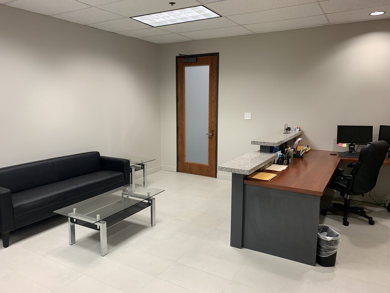 More Photos Of 700 E Sonterra Blvd, San Antonio Unknown For Lease