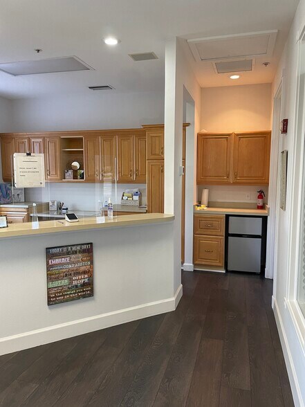 More Photos Of 8830 S Tamiami Trl, Sarasota Office For Lease