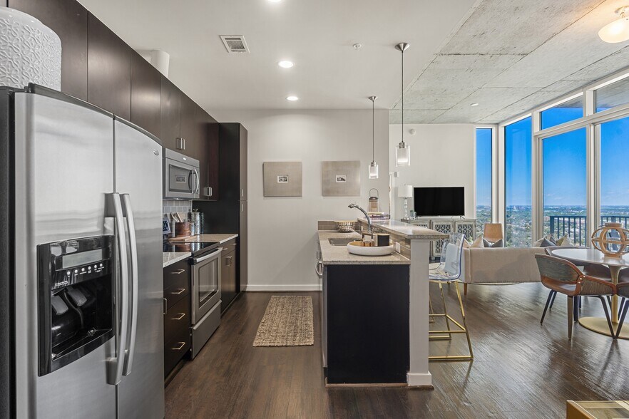 More Photos Of 5927 Almeda Rd, Houston Apartments For Lease