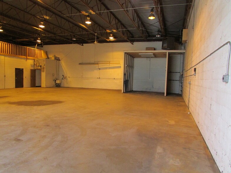 More Photos Of 14033-14055 Achyl Ave, Warren Warehouse For Sale