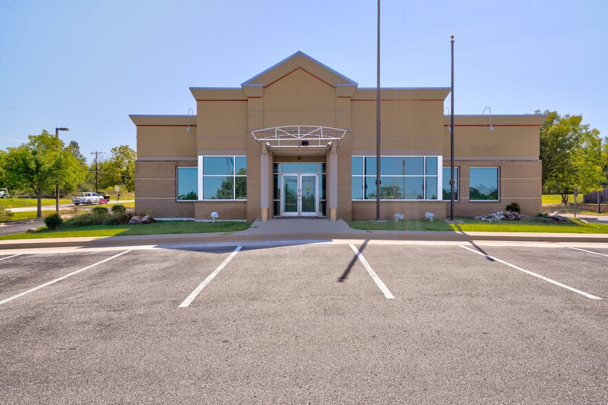 Primary Photo Of 14900 SE 29th St, Choctaw Bank For Lease