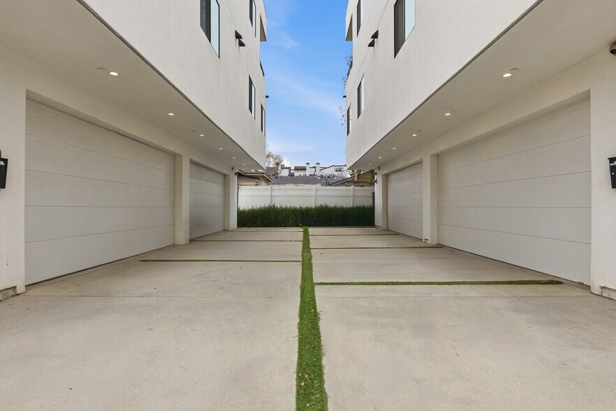 More Photos Of 13822 Oxnard St, Van Nuys Apartments For Sale