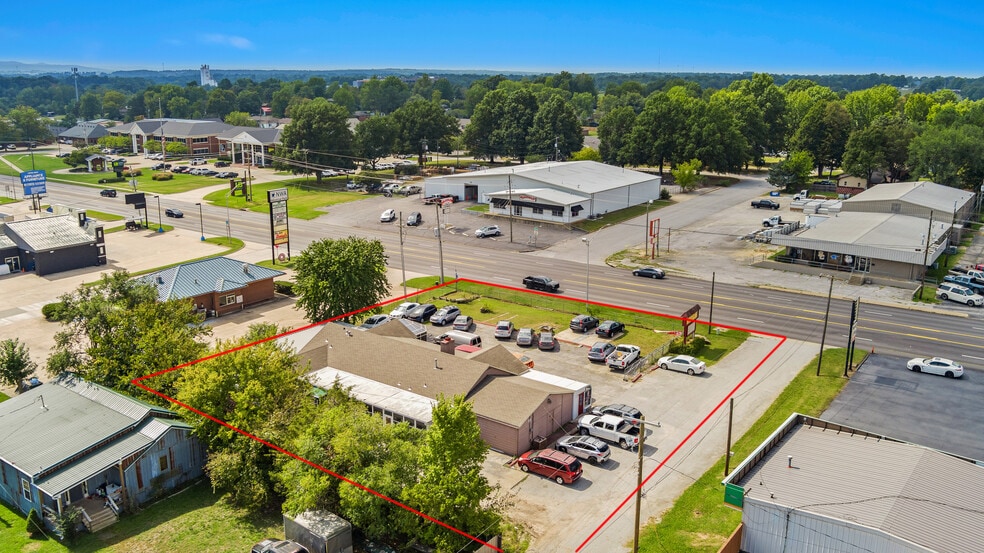 More Photos Of 2305 S Thompson St, Springdale Freestanding For Sale