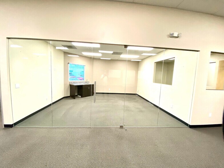 More Photos Of 9160 Deering Ave, Chatsworth Warehouse For Lease