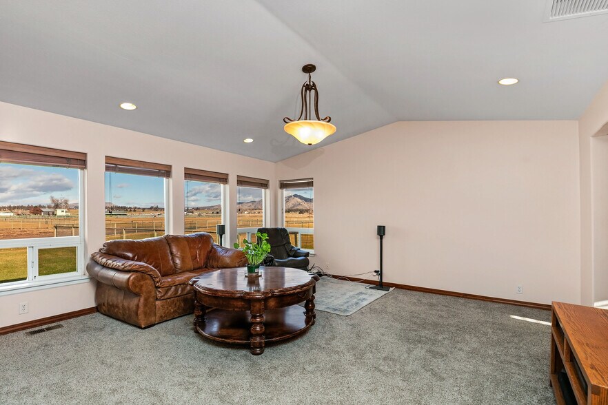 More Photos Of 9101 NW 31st St, Terrebonne Specialty For Sale