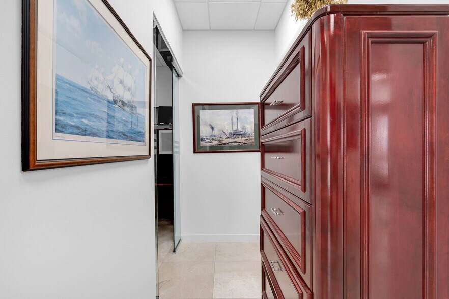 More Photos Of 2020 Ponce De Leon Blvd, Coral Gables Office For Sale