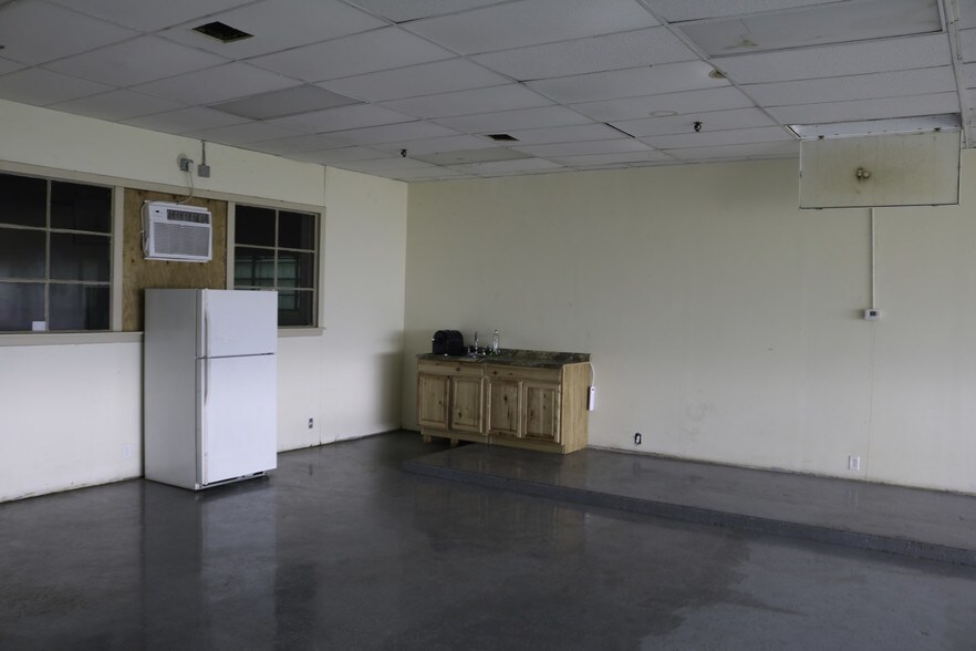 More Photos Of 13343 Interstate 20 E, Tyler Warehouse For Lease