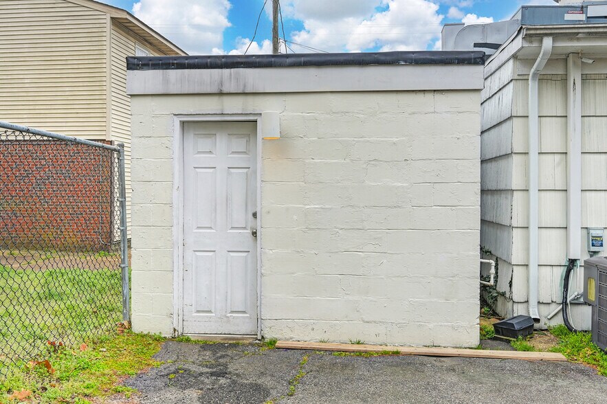 More Photos Of 1512 E Bayview Blvd, Norfolk Freestanding For Sale