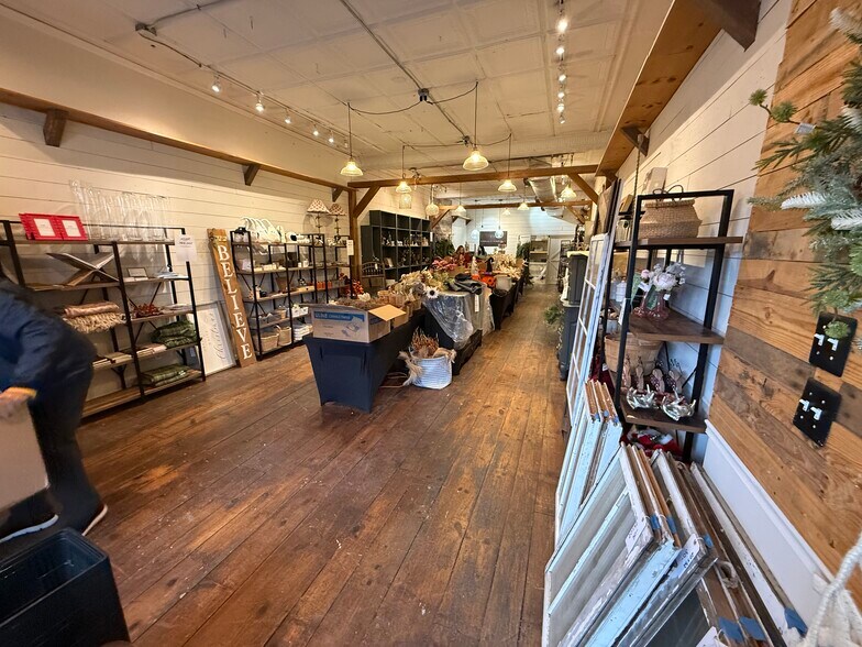 More Photos Of 2704 Grand Ave, Bellmore Storefront Retail Office For Lease