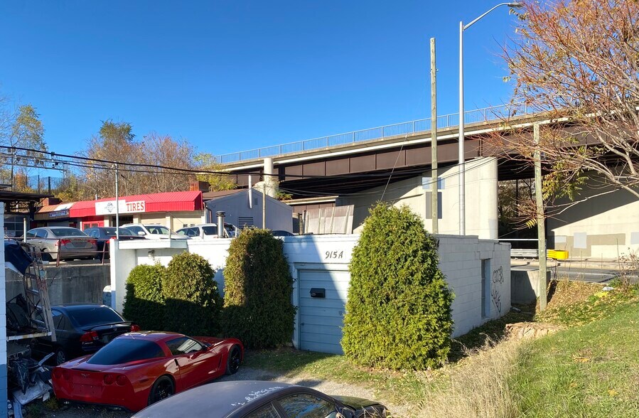 Primary Photo Of 915A Weston Rd, Toronto Freestanding For Sale