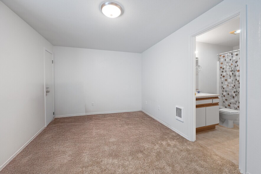 More Photos Of 2150 SW Canyon Dr, Redmond Apartments For Sale