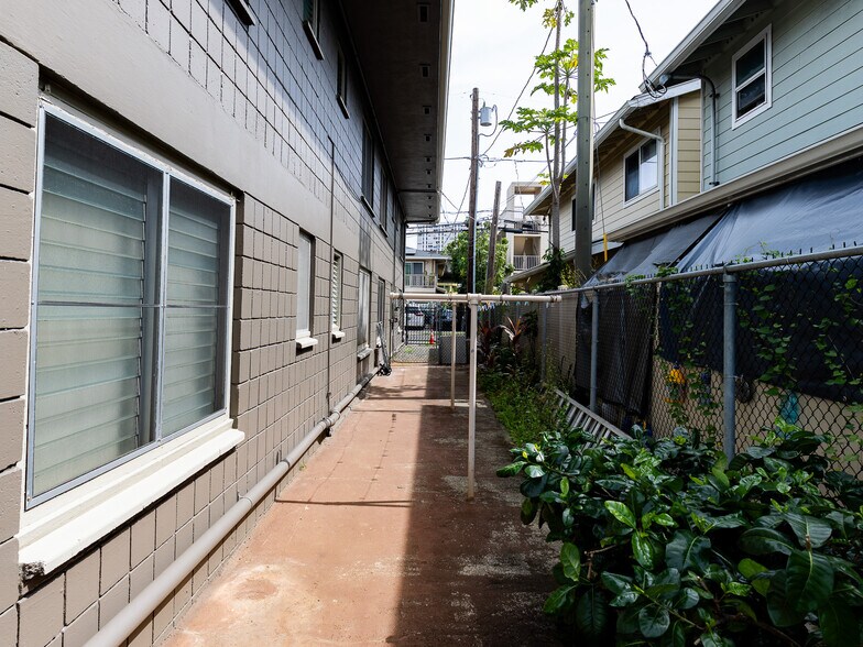 More Photos Of 1213 Matlock Ave, Honolulu Apartments For Sale