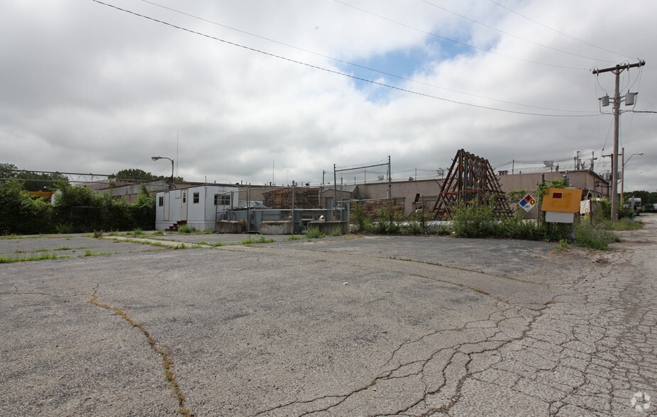 More Photos Of 7219 E 17th St, Kansas City Manufacturing For Lease