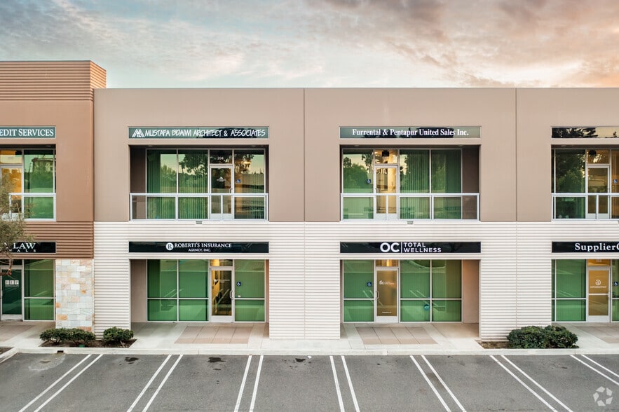 More Photos Of 603 N Parkcenter Dr, Santa Ana Unknown For Lease