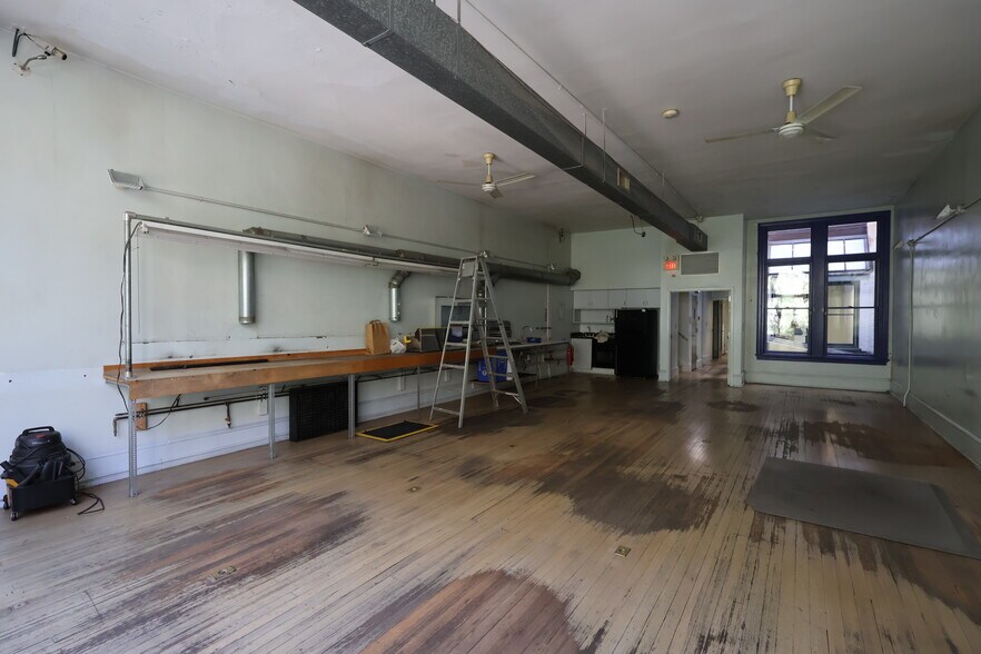 More Photos Of 1118 Walnut St, Philadelphia Storefront Retail Office For Sale