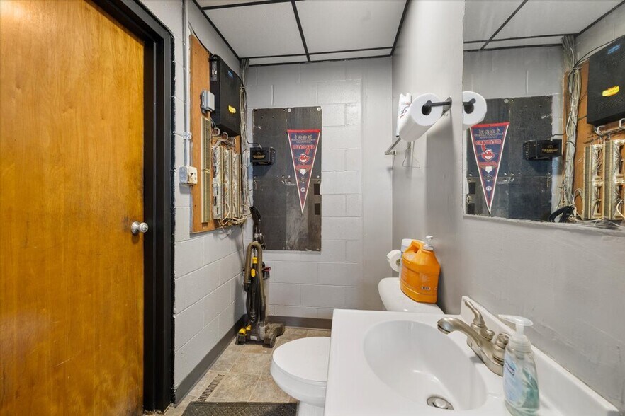 More Photos Of 115 Commercial St, Dayton Warehouse For Sale