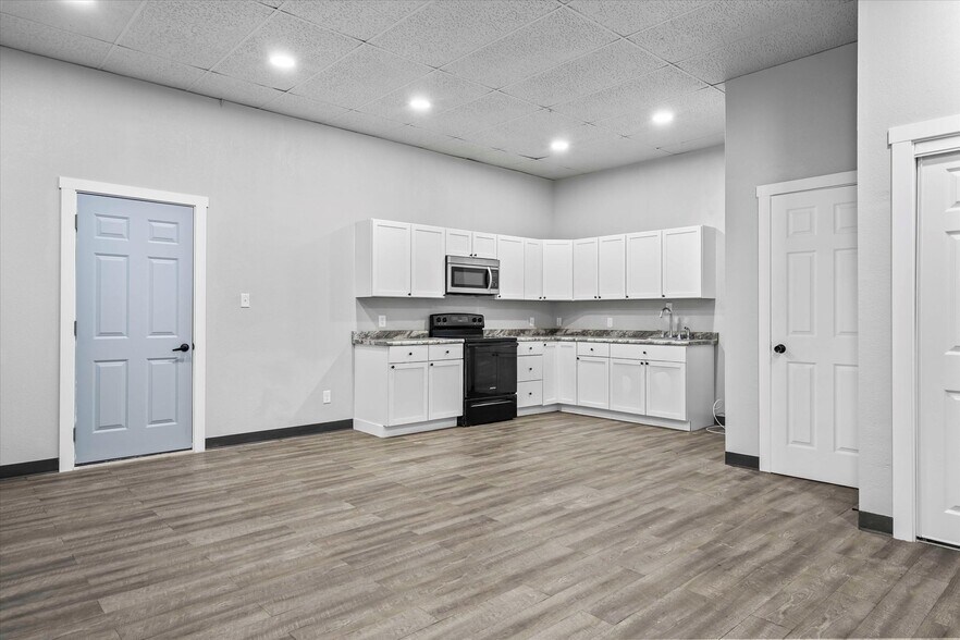 More Photos Of 205 Maple St, Overbrook Mixed Retail For Sale