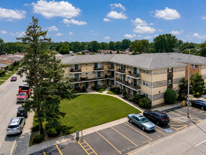 More Photos Of 1025-1049 W Vermont St, Calumet Park Apartments For Sale
