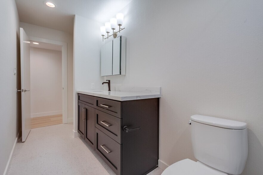 More Photos Of 3449 Ocean Front Walk, San Diego Apartments For Sale