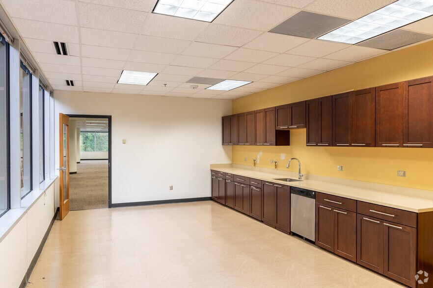 More Photos Of 7501 Boulder View Dr, North Chesterfield Unknown For Lease