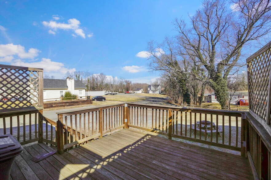 More Photos Of 41 E Colonial Hwy, Hamilton Freestanding For Sale