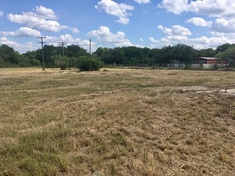 More Photos Of 102 Ernst rd, Jourdanton Land For Sale