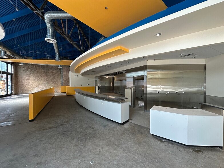 More Photos Of 1504 N Fremont St, Chicago Storefront For Lease
