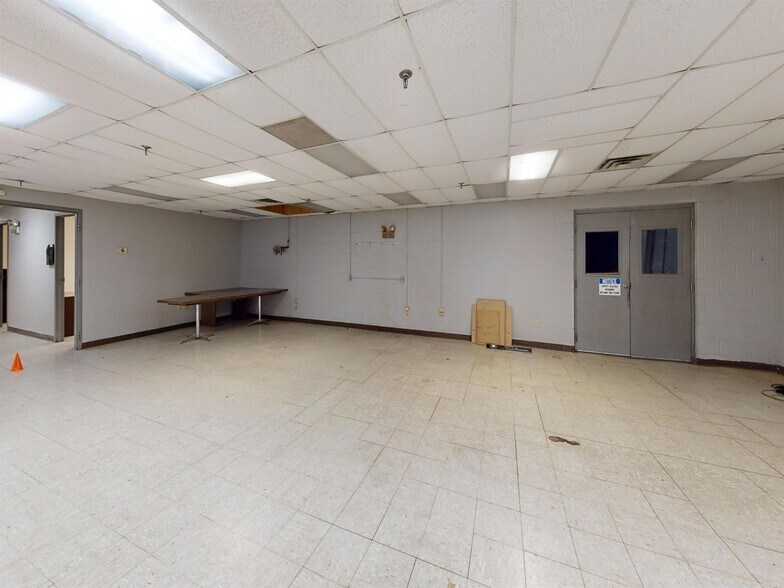 More Photos Of 103 Red Bridge Rd, De Queen Warehouse For Sale