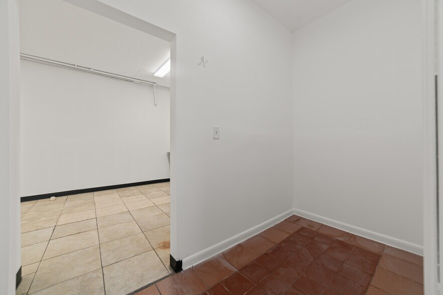More Photos Of 913 SW 8th Ave, Hallandale Beach Warehouse For Lease