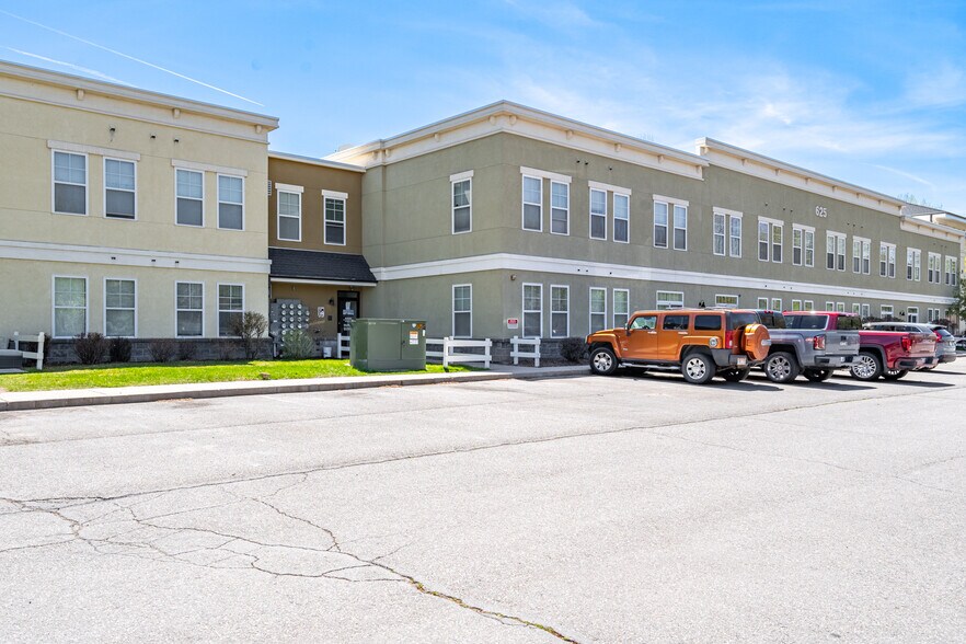 More Photos Of 625 Red Table Dr, Gypsum Apartments For Sale