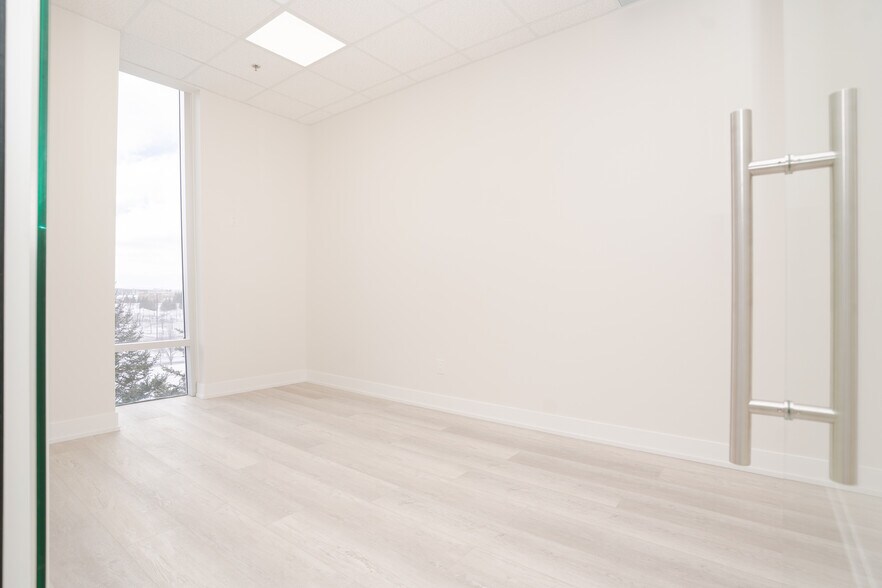 More Photos Of 135 Addison Hall Cir, Aurora Warehouse For Lease